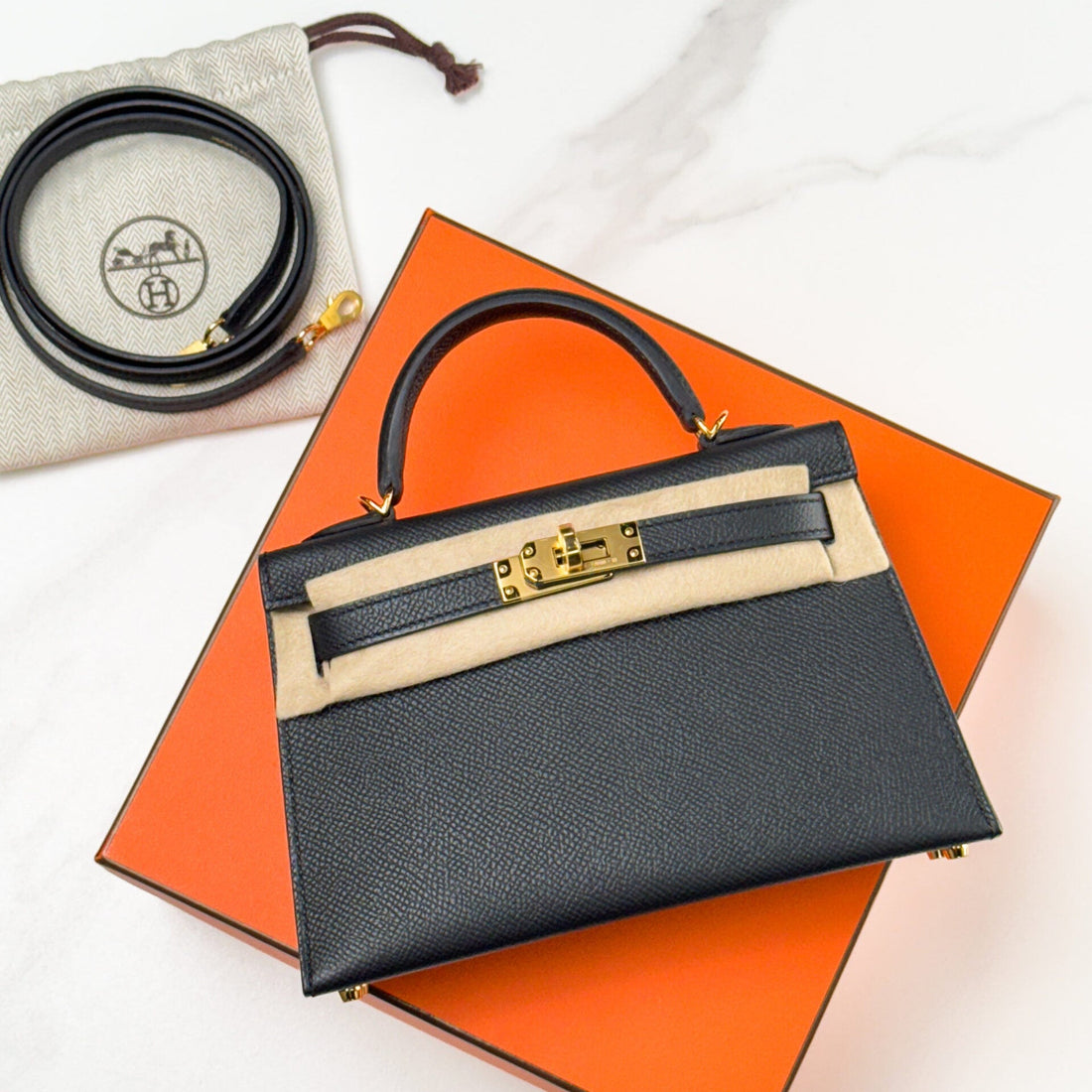 Hermès Kelly 25 Sellier handbag in black Epsom leather with gold-tone hardware